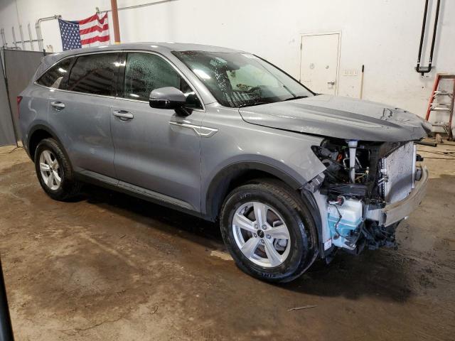 5XYRGDLCXPG182603 - 2023 KIA SORENTO LX GRAY photo 4