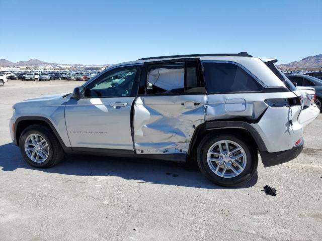 1C4RJGAG7SC275973 - 2025 JEEP GRAND CHER LAREDO SILVER photo 2