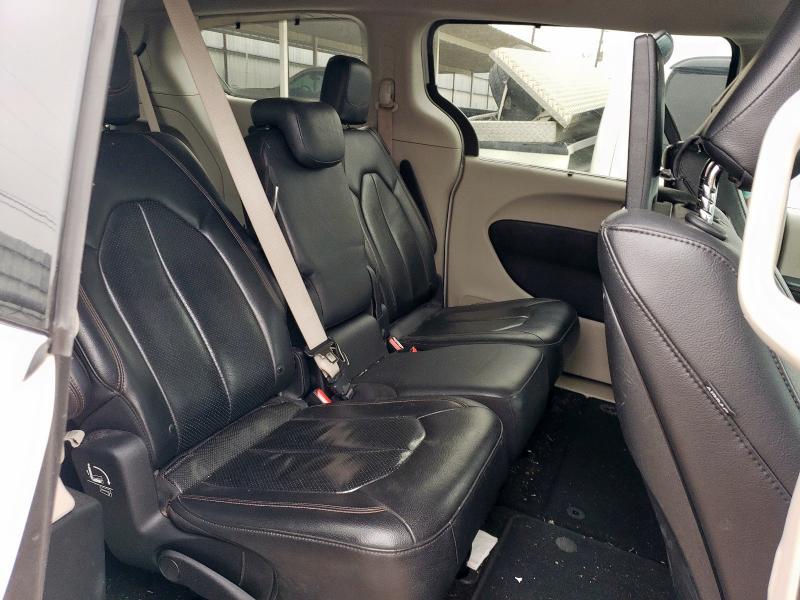 2C4RC1EG9HR743848 - 2017 CHRYSLER PACIFICA TOURING L PLUS WHITE photo 11