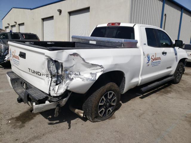 5TFRY5F13JX240889 - 2018 TOYOTA TUNDRA DOUBLE CAB SR/SR5 WHITE photo 3