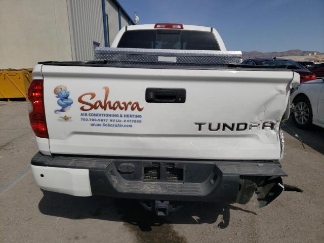 5TFRY5F13JX240889 - 2018 TOYOTA TUNDRA DOUBLE CAB SR/SR5 WHITE photo 6