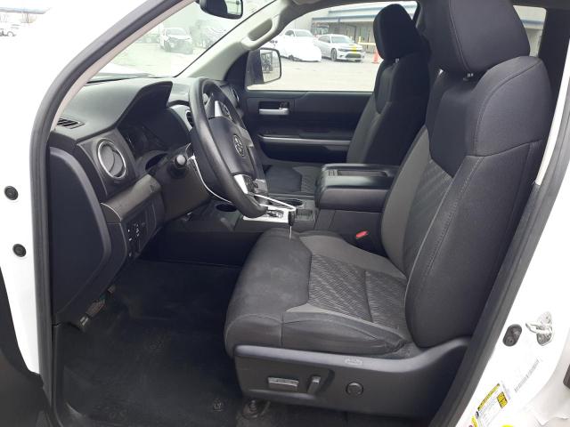 5TFRY5F13JX240889 - 2018 TOYOTA TUNDRA DOUBLE CAB SR/SR5 WHITE photo 7