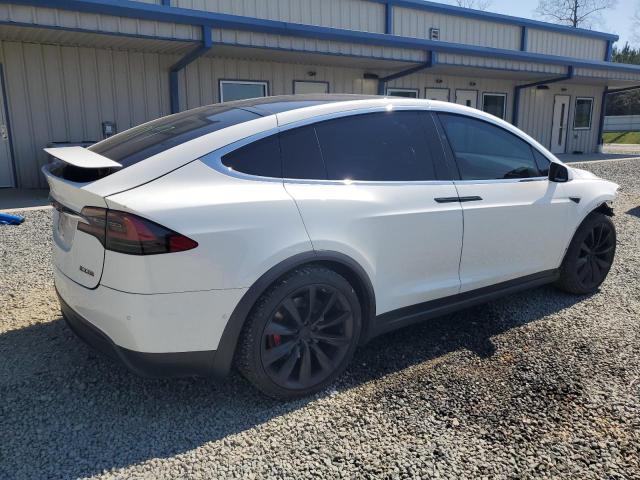 5YJXCBE48HF035637 - 2017 TESLA MODEL X WHITE photo 3