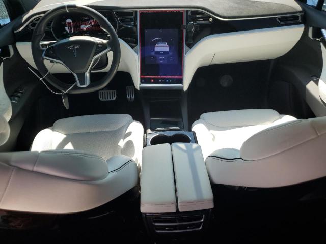 5YJXCBE48HF035637 - 2017 TESLA MODEL X WHITE photo 8