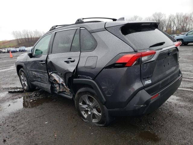 2T3RWRFVXNW129718 - 2022 TOYOTA RAV4 XLE GRAY photo 2