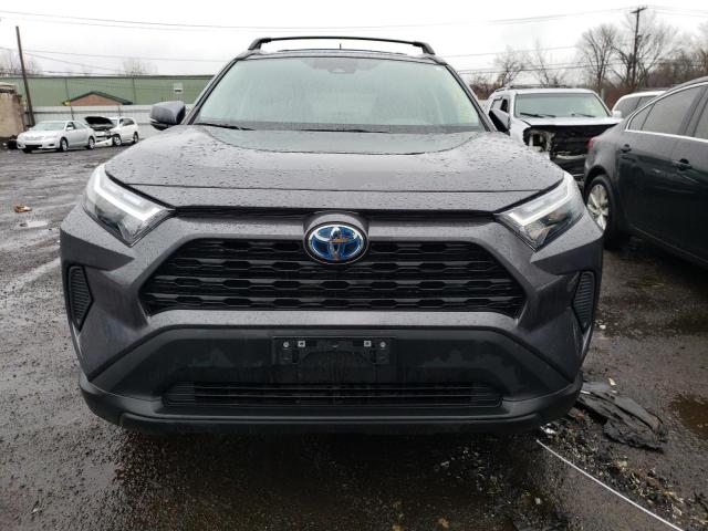 2T3RWRFVXNW129718 - 2022 TOYOTA RAV4 XLE GRAY photo 5