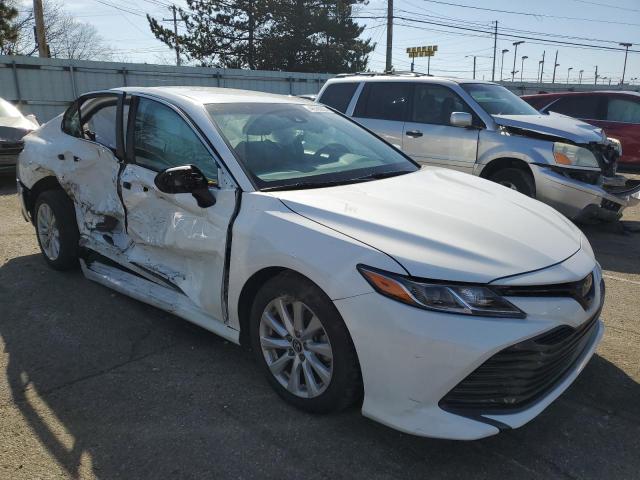 4T1B11HK8JU118711 - 2018 TOYOTA CAMRY L WHITE photo 4