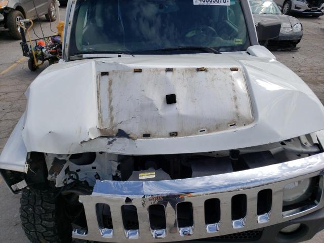 5GTDN136868196457 - 2006 HUMMER H3 WHITE photo 11