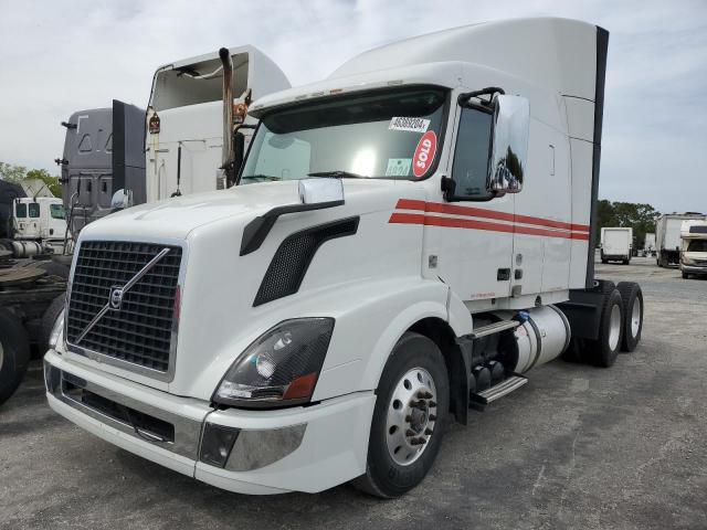 4V4NC9EH4HN984630 - 2017 VOLVO VN VNL WHITE photo 2