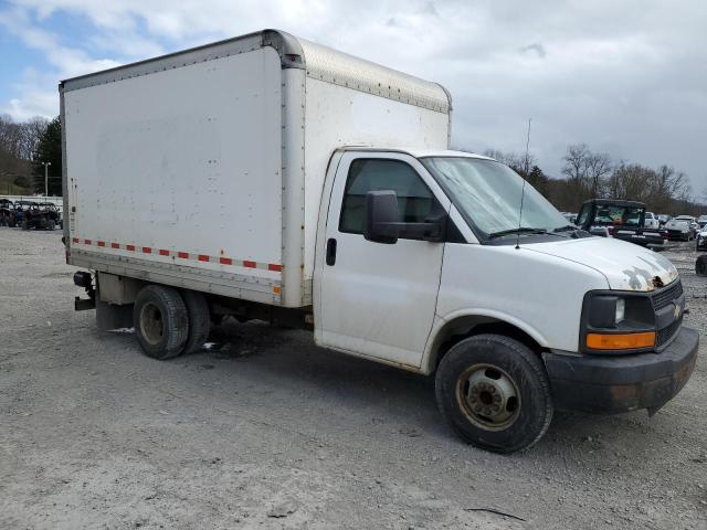 1GB3G2CG5C1157619 - 2012 CHEVROLET EXPRESS G3 WHITE photo 4