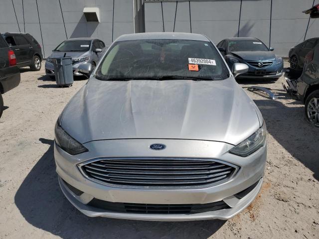 3FA6P0HD3JR255598 - 2018 FORD FUSION SE SILVER photo 5