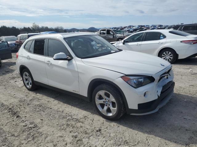 WBAVM1C5XFV315419 - 2015 BMW X1 SDRIVE28I WHITE photo 4