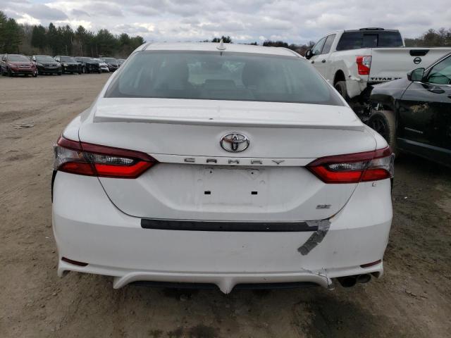 4T1G11AK7MU531868 - 2021 TOYOTA CAMRY SE WHITE photo 6