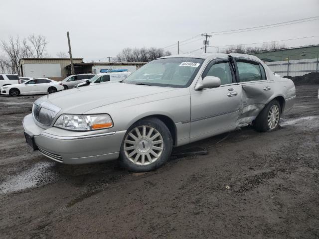 1LNHM81W74Y601739 - 2004 LINCOLN TOWN CAR EXECUTIVE Արծաթագույն լուսանկար 1