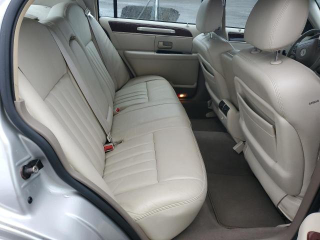 1LNHM81W74Y601739 - 2004 LINCOLN TOWN CAR EXECUTIVE Արծաթագույն լուսանկար 10