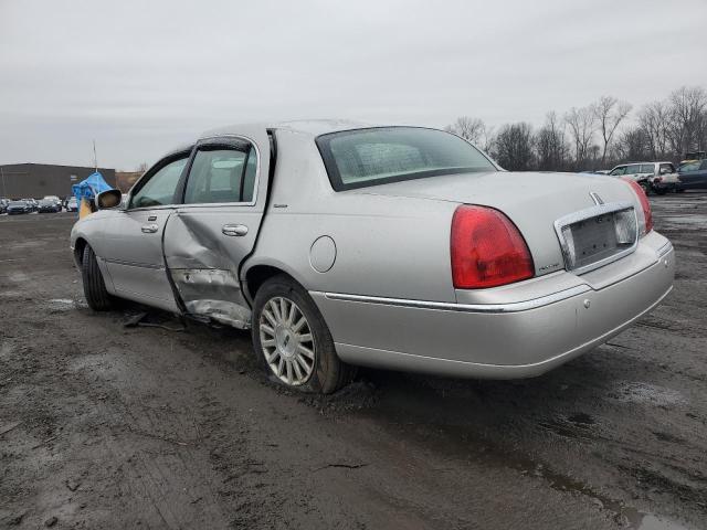 1LNHM81W74Y601739 - 2004 LINCOLN TOWN CAR EXECUTIVE Արծաթագույն լուսանկար 2
