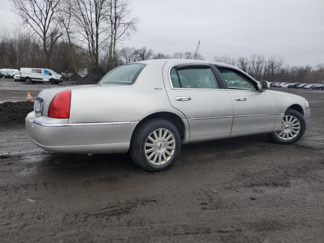 1LNHM81W74Y601739 - 2004 LINCOLN TOWN CAR EXECUTIVE Արծաթագույն լուսանկար 3