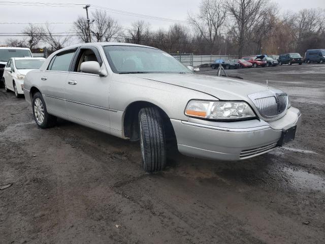 1LNHM81W74Y601739 - 2004 LINCOLN TOWN CAR EXECUTIVE Արծաթագույն լուսանկար 4