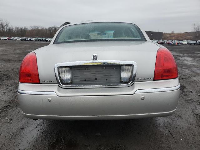 1LNHM81W74Y601739 - 2004 LINCOLN TOWN CAR EXECUTIVE Արծաթագույն լուսանկար 6