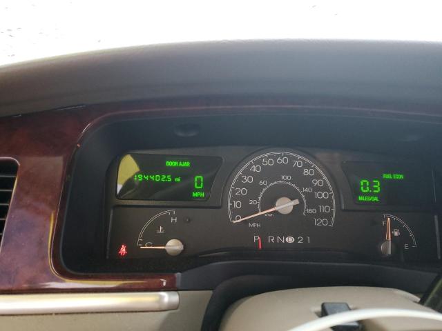 1LNHM81W74Y601739 - 2004 LINCOLN TOWN CAR EXECUTIVE Արծաթագույն լուսանկար 9