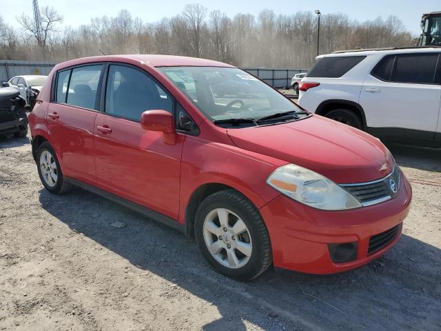 3N1BC13E48L365540 - 2008 NISSAN VERSA S RED photo 4