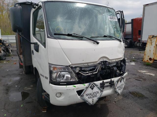 JHHUDM1H6JK002923 - 2018 HINO 155 WHITE photo 5