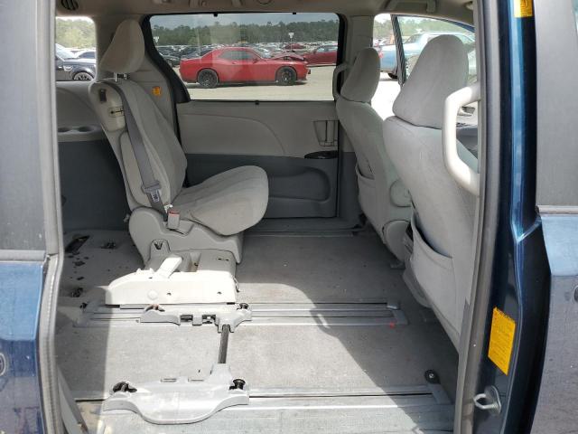 5TDKK3DC3BS095064 - 2011 TOYOTA SIENNA LE BLUE photo 11