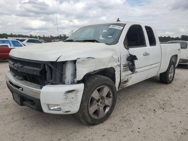 1GCRKSE36BZ213470 - 2011 CHEVROLET SILVERADO K1500 LT WHITE photo 1