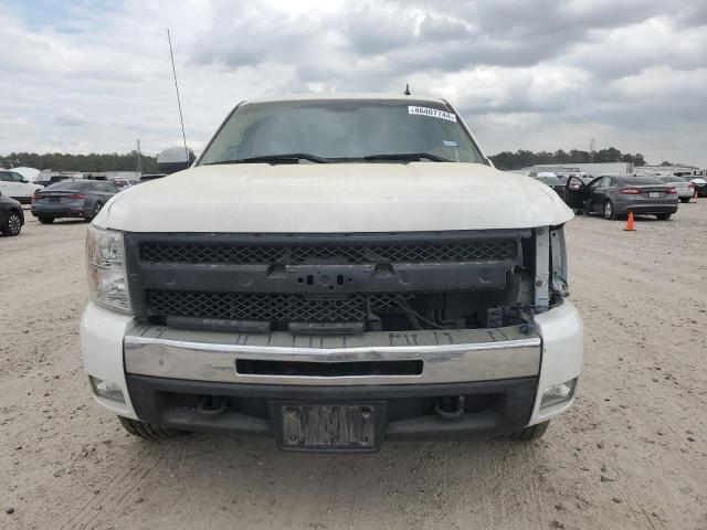 1GCRKSE36BZ213470 - 2011 CHEVROLET SILVERADO K1500 LT WHITE photo 5