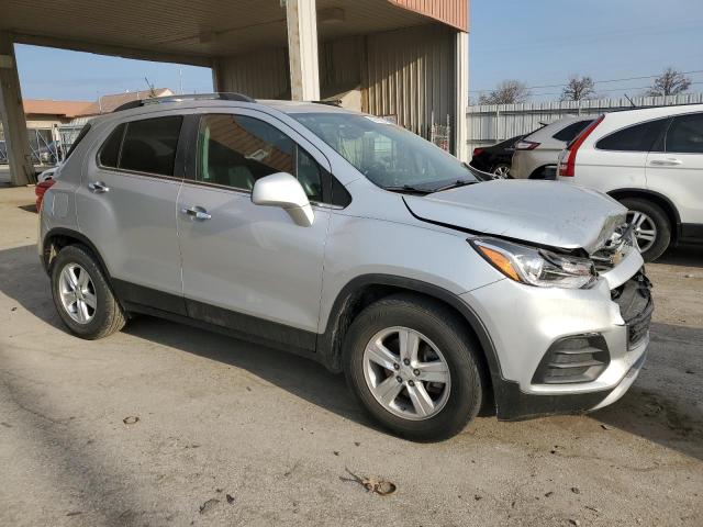 KL7CJLSB2JB707775 - 2018 CHEVROLET TRAX 1LT SILVER photo 4