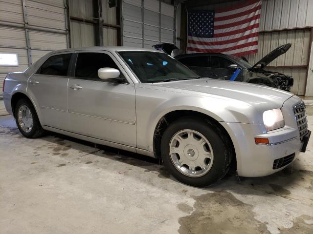 2C3JA53G15H691456 - 2005 CHRYSLER 300 TOURING SILVER photo 4