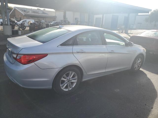 5NPEB4AC6DH702395 - 2013 HYUNDAI SONATA GLS SILVER photo 3