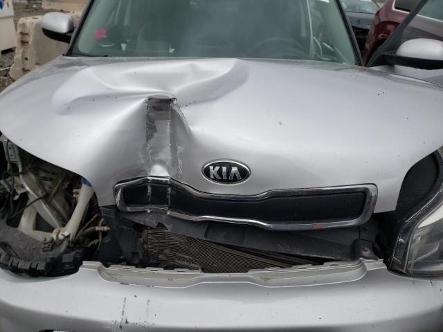 KNDJN2A22F7813230 - 2015 KIA SOUL SILVER photo 11