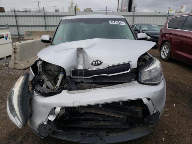 KNDJN2A22F7813230 - 2015 KIA SOUL SILVER photo 5