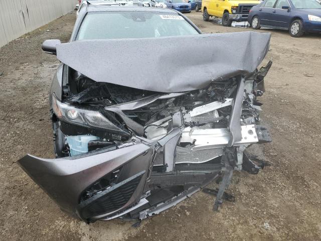 4T1S11AK3PU735694 - 2023 TOYOTA CAMRY SE NIGHT SHADE CHARCOAL photo 5