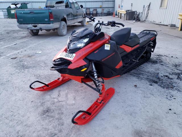 2BPSUGMB2MV000084 - 2021 SKI DOO RENEGADE RED photo 2