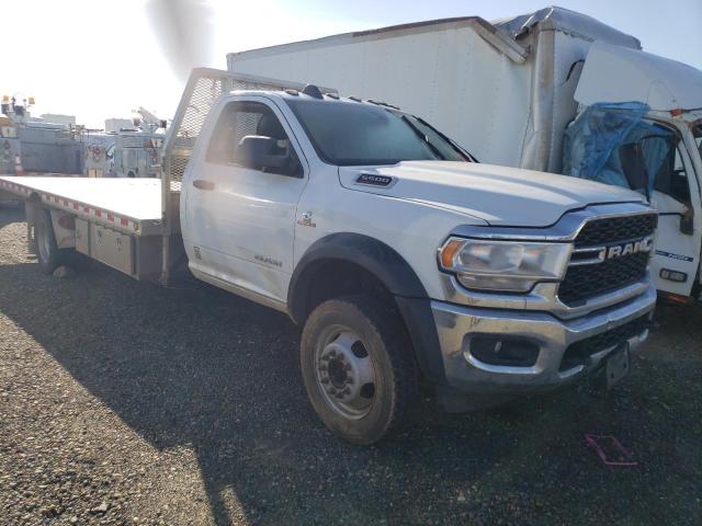 3C7WRNDL8KG558956 - 2019 RAM 5500 WHITE photo 4