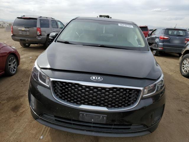 KNDMB5C17H6241141 - 2017 KIA SEDONA LX BLACK photo 5