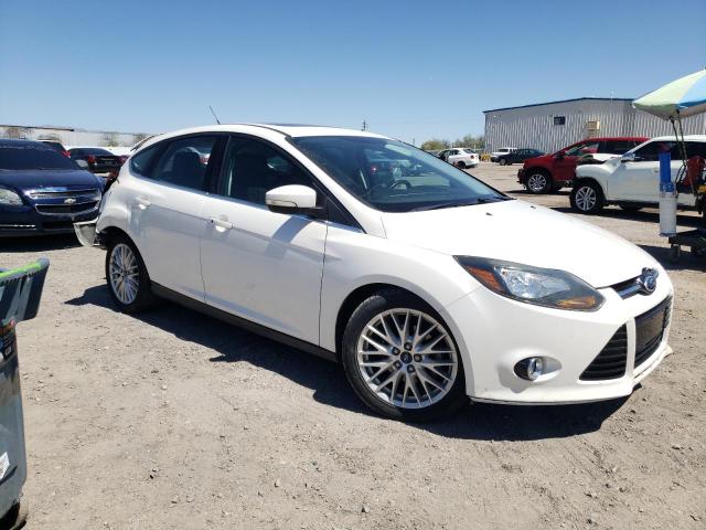 1FADP3N25EL319821 - 2014 FORD FOCUS TITANIUM WHITE photo 4