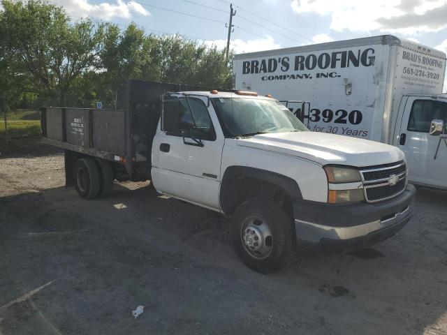 1GBJC34UX6E227982 - 2006 CHEVROLET SILVERADO C3500 WHITE photo 4