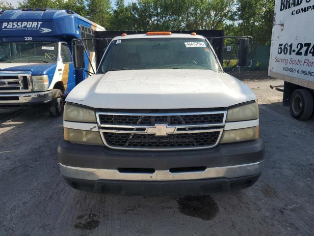 1GBJC34UX6E227982 - 2006 CHEVROLET SILVERADO C3500 WHITE photo 5