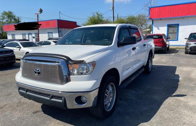 5TFEM5F10BX023179 - 2011 TOYOTA TUNDRA CREWMAX SR5 WHITE photo 2