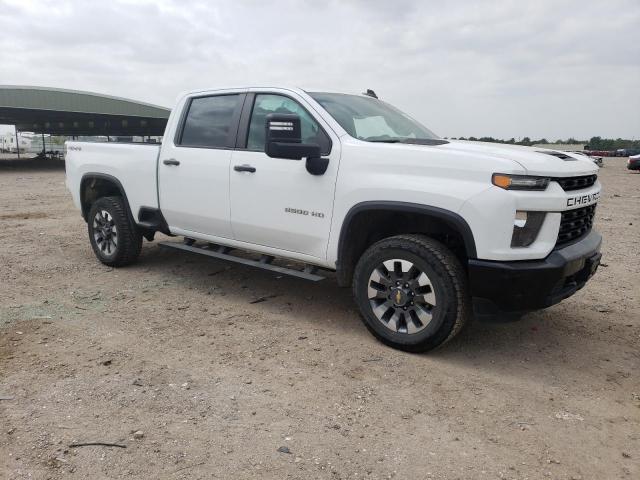 1GC4YME73MF289885 - 2021 CHEVROLET SILVERADO K2500 CUSTOM WHITE photo 4