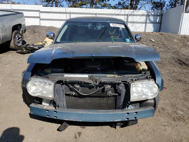 2C3AA63H15H608297 - 2005 CHRYSLER 300C BLUE photo 5