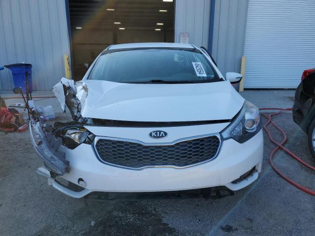 KNAFX4A87E5087775 - 2014 KIA FORTE EX WHITE photo 5