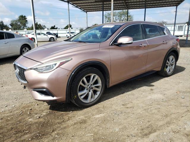 SJKCH5CP7HA032118 - 2017 INFINITI QX30 BASE GOLD photo 1