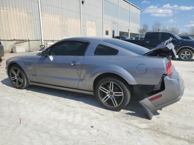 1ZVHT82HX65210559 - 2006 FORD MUSTANG GT GRAY photo 2