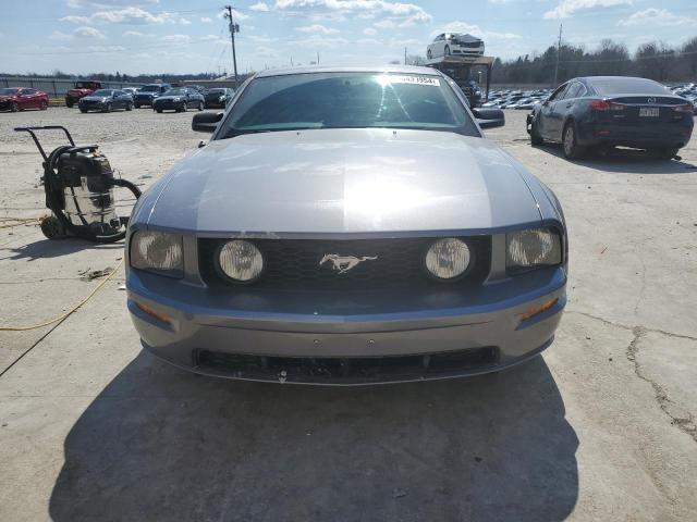 1ZVHT82HX65210559 - 2006 FORD MUSTANG GT GRAY photo 5