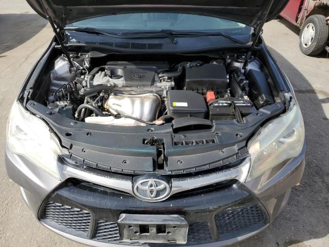 4T1BF1FKXGU132865 - 2016 TOYOTA CAMRY LE GRAY photo 11