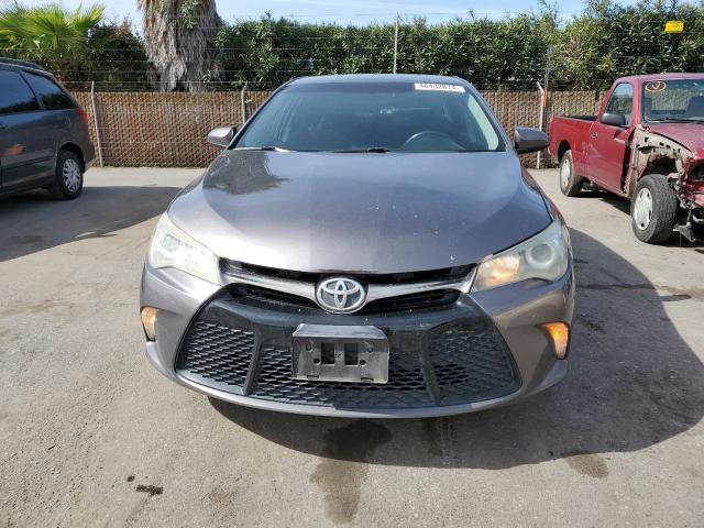 4T1BF1FKXGU132865 - 2016 TOYOTA CAMRY LE GRAY photo 5